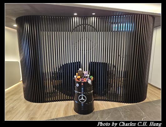 BENZ_007.jpg BENZ_007.jpg