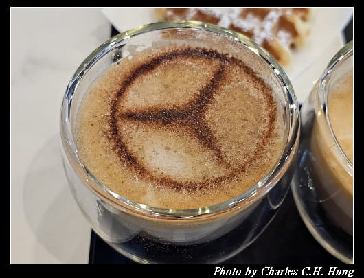 BENZ_039.jpg BENZ_039.jpg