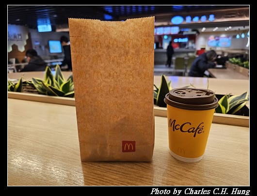 桃園大園–麥當勞（桃園機場一餐廳）豬肉滿福堡加蛋