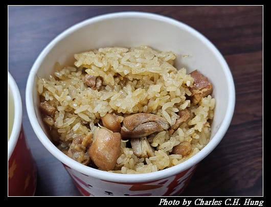 臺北松山–豬快逃 刈包四神湯（麻油雞腿肉油飯、玉米排骨湯）