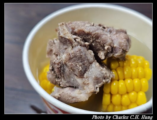 臺北松山–豬快逃 刈包四神湯（麻油雞腿肉油飯、玉米排骨湯）
