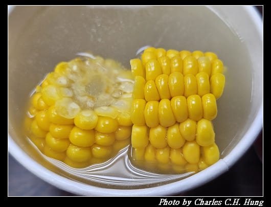 臺北松山–豬快逃 刈包四神湯（麻油雞腿肉油飯、玉米排骨湯）