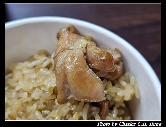 臺北松山–豬快逃 刈包四神湯（麻油雞腿肉油飯、玉米排骨湯）