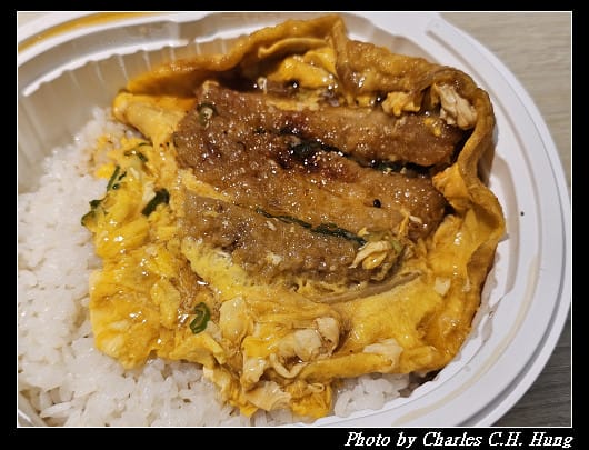 【FamilyMart 全家便利商店】屯京拉麵 鐵板滑蛋炸豬排丼