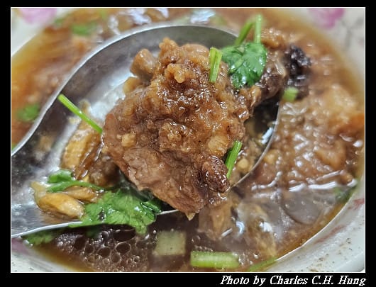 臺中豐原–豐原廟東夜市（正兆蚵仔煎、廟東清水排骨麵店、廟東胖達蒜香豆干、廟東川代菱角酥）