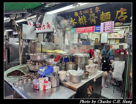 臺中豐原–豐原廟東夜市（正兆蚵仔煎、廟東清水排骨麵店、廟東胖達蒜香豆干、廟東川代菱角酥）