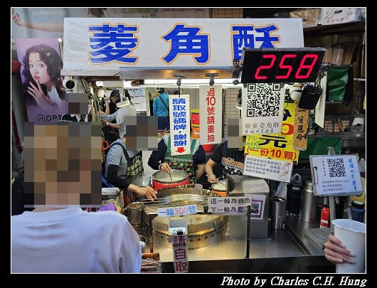 臺中豐原–豐原廟東夜市（正兆蚵仔煎、廟東清水排骨麵店、廟東胖達蒜香豆干、廟東川代菱角酥）