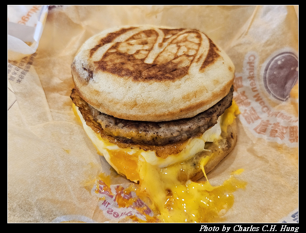 新竹竹北–McDonald’s 麥當勞（竹北光明餐廳）香雞蛋厚鬆餅堡、豬肉蛋厚鬆餅堡