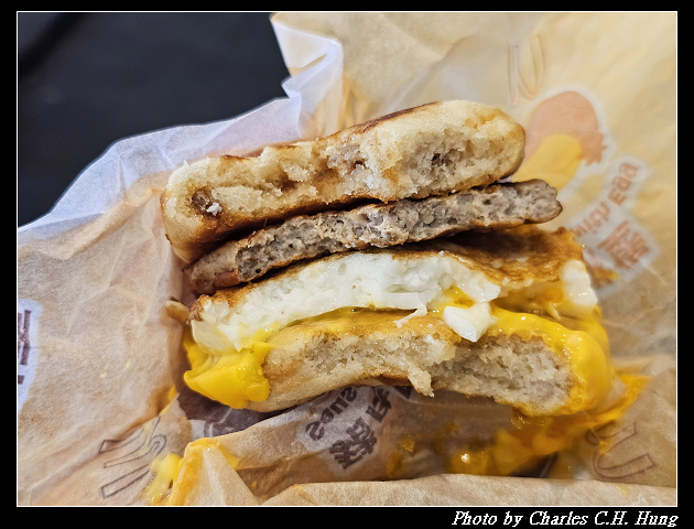 新竹竹北–McDonald’s 麥當勞（竹北光明餐廳）香雞蛋厚鬆餅堡、豬肉蛋厚鬆餅堡