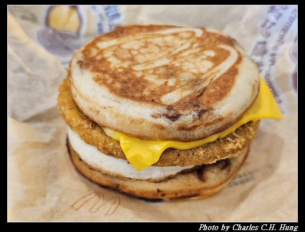 新竹竹北–McDonald’s 麥當勞（竹北光明餐廳）香雞蛋厚鬆餅堡、豬肉蛋厚鬆餅堡