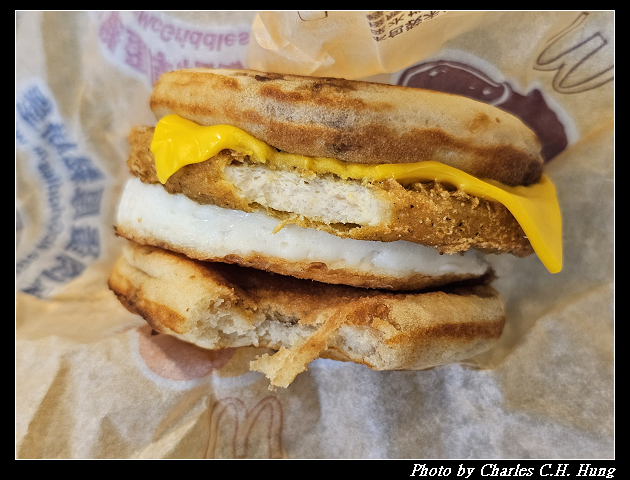 新竹竹北–McDonald’s 麥當勞（竹北光明餐廳）香雞蛋厚鬆餅堡、豬肉蛋厚鬆餅堡