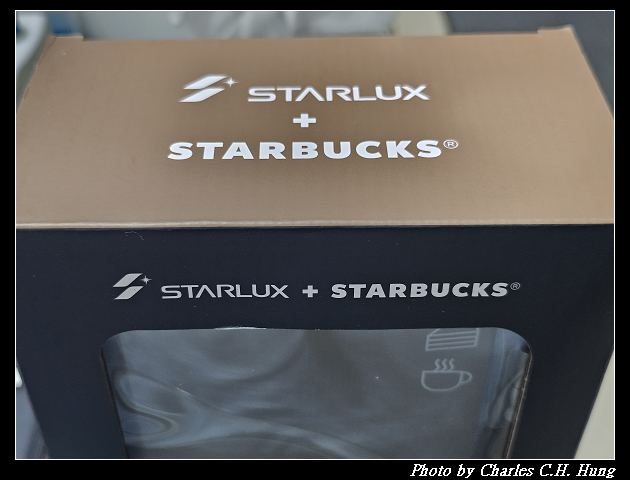 【Starlux 星宇航空】STARLUX + STARBUCKS跨界聯名系列 機師熊吊飾組、迷你餐車收納盒、航空集裝箱收納套 - 第13張圖 【Starlux 星宇航空】STARLUX + STARBUCKS跨界聯名系列 機師熊吊飾組、迷你餐車收納盒、航空集裝箱收納套