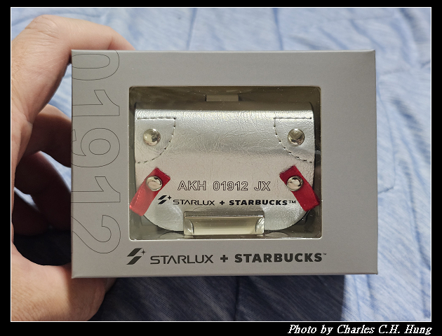 【Starlux 星宇航空】STARLUX + STARBUCKS跨界聯名系列 機師熊吊飾組、迷你餐車收納盒、航空集裝箱收納套 - 第24張圖 【Starlux 星宇航空】STARLUX + STARBUCKS跨界聯名系列 機師熊吊飾組、迷你餐車收納盒、航空集裝箱收納套