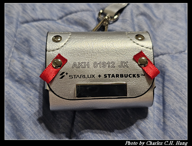 【Starlux 星宇航空】STARLUX + STARBUCKS跨界聯名系列 機師熊吊飾組、迷你餐車收納盒、航空集裝箱收納套