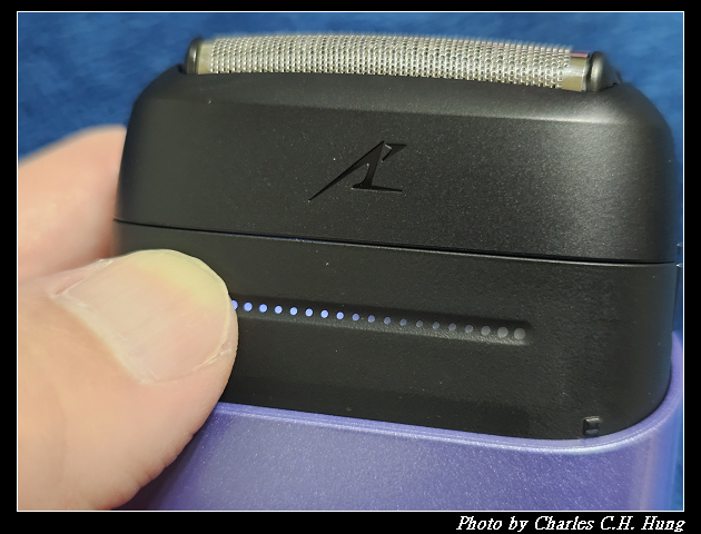 Panasonic 國際牌 掌上型三枚刃觸控電鬍刀 小精靈-炫光紫(ES-CM3A) - 第28張圖 Panasonic 國際牌 掌上型三枚刃觸控電鬍刀 小精靈-炫光紫(ES-CM3A)